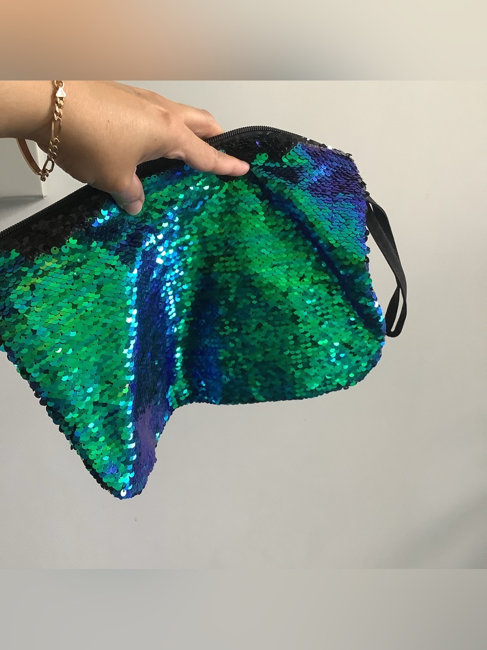 Morgan Home Iridescent Sequin Wristlet Pouch Bag Green Blue Color Shift Clutch - Picture 4 of 7